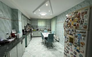 De vanzare Vila situata Ultracentral-425 mp - Poză 12