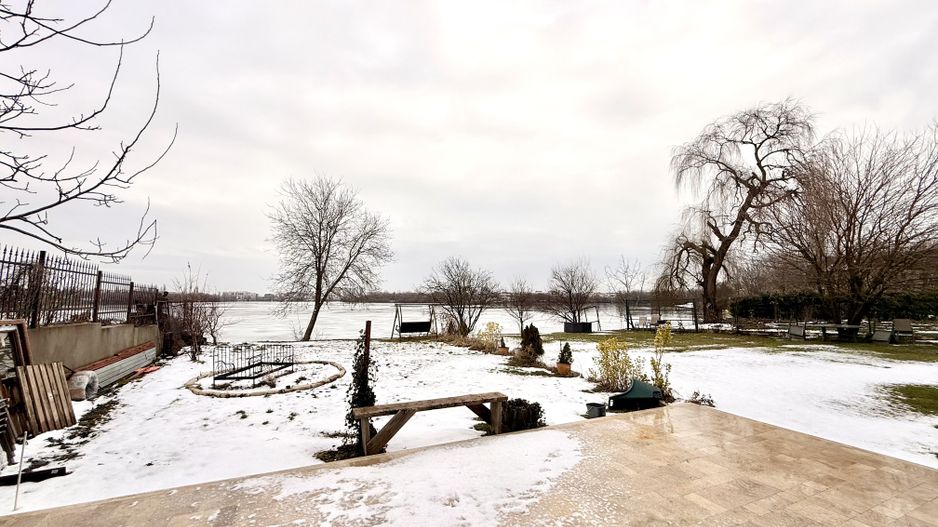 Doua etaje in vila pe malul lacului Grivita birouri rezidential - Poză 21