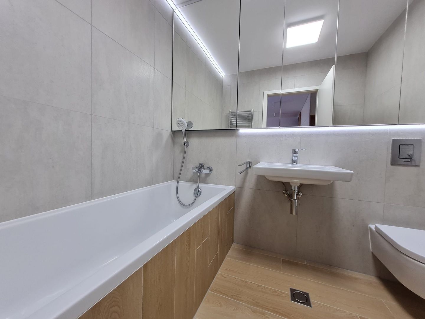 Lux si calitate la 5 minute de Piața Unirii - Poză 7