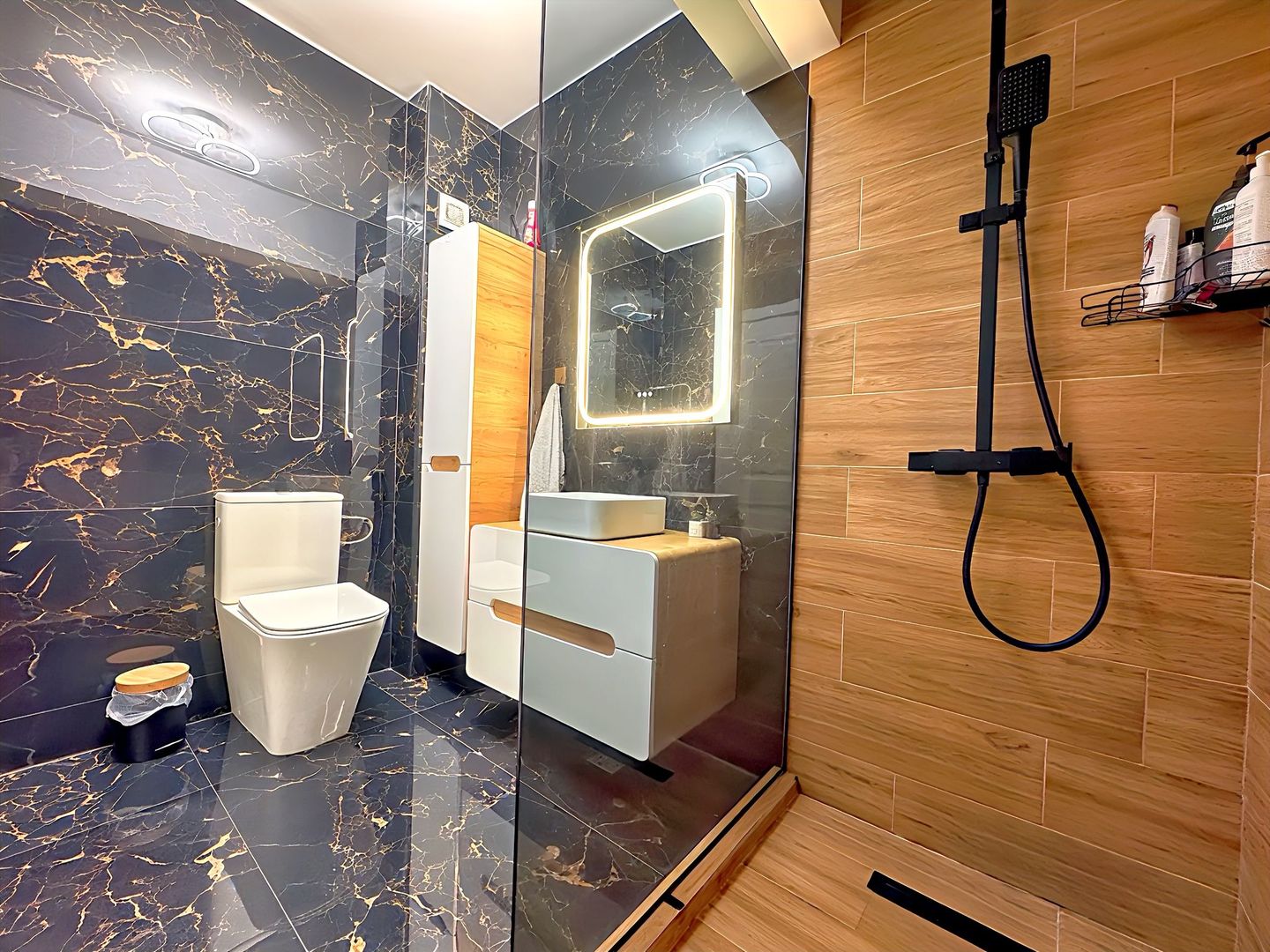 3 camere decomandat bucatarie inchisa 79mp Grand Arena parcare inclusa - Poză 4