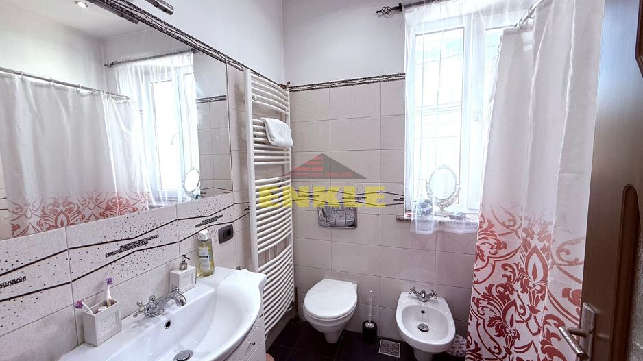 De vanzare casa tip duplex, Str. I.C. Bratianu - Poză 4