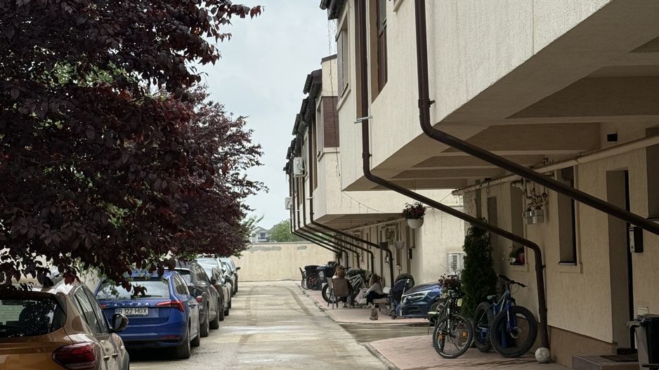 Casă înșiruită complet mobilată + curte+ 2 parcari în complex inchis! - Poză 29