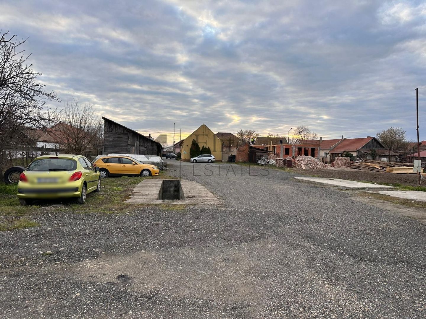 Spatiu cu 4 birouri cu teren de 3000mp - Poză 12