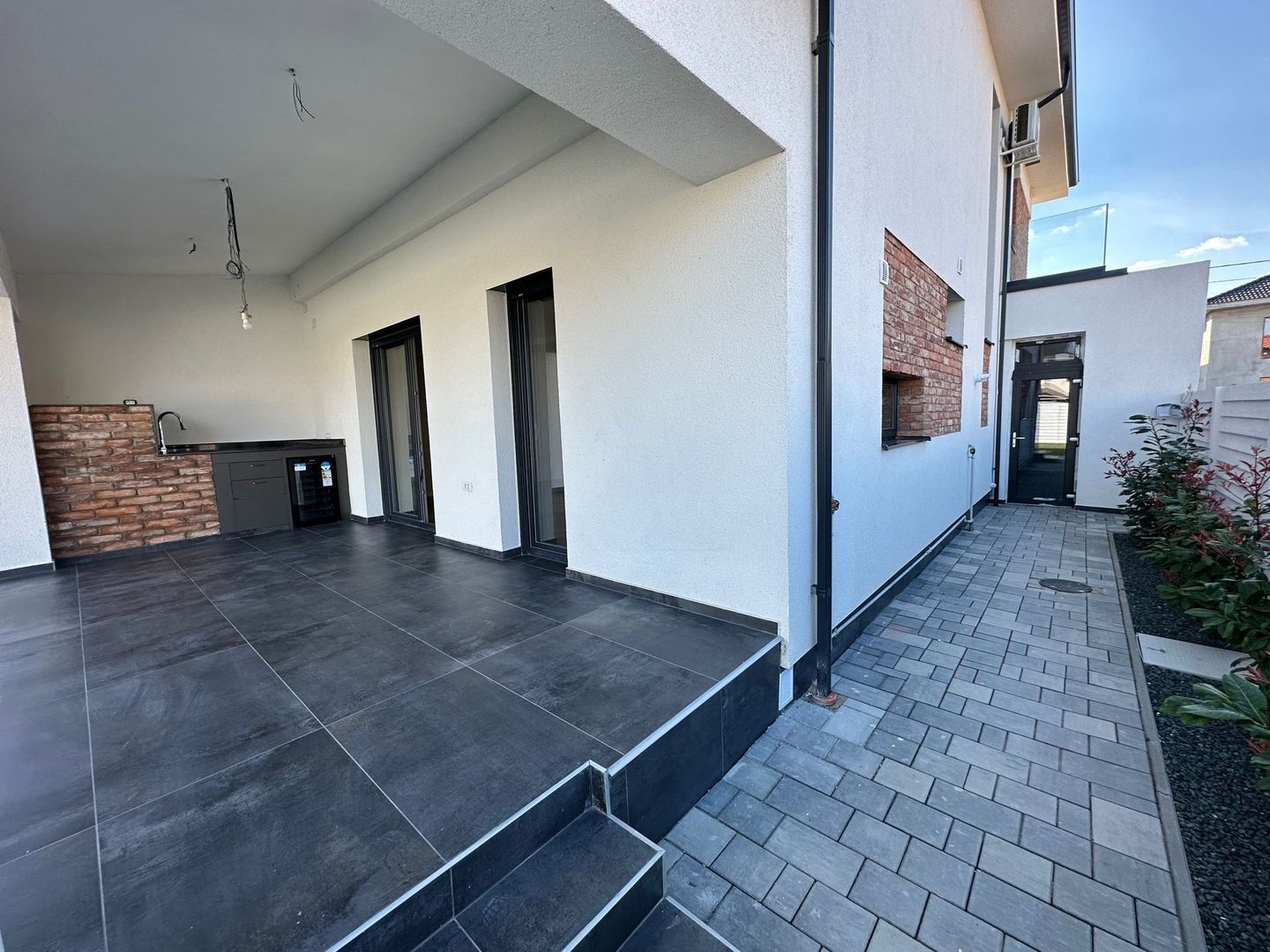 Duplex deosebit cu garaj și subsol - Poză 3