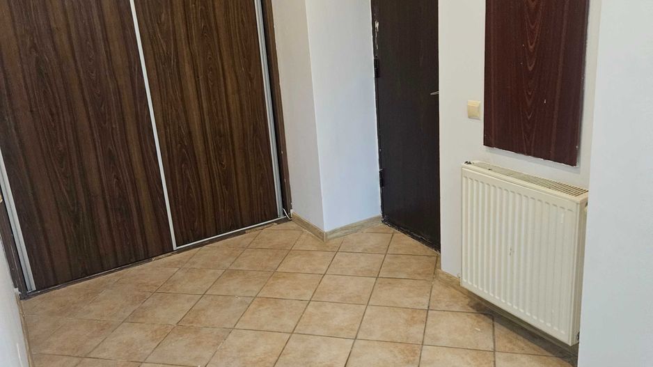 Apartament 3 camere Ghencea, curte cu foișor, parter - Poză 2
