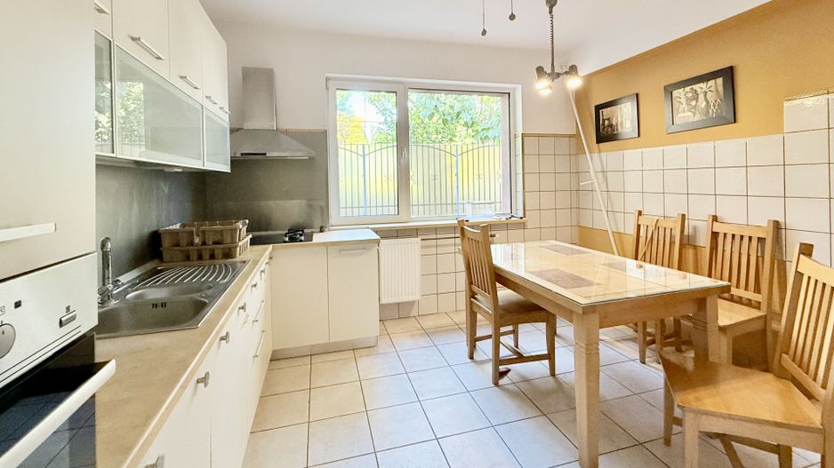 Casă practică, cu curte și parcare, în zona centrală - Parcul Carol - Poză 4