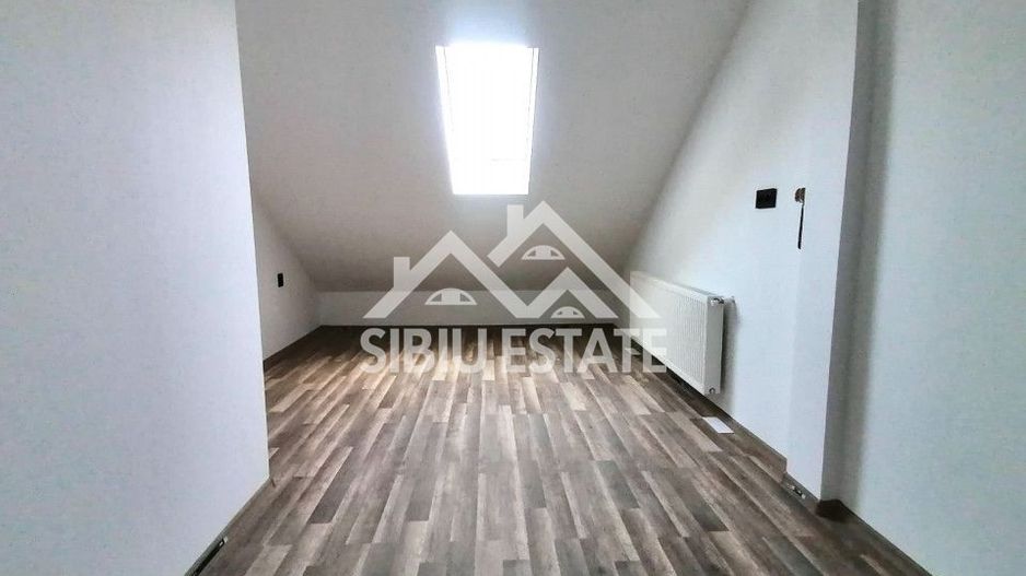  Apartament  cu 2 camere , 39 mp , Finisat la cheie , Mansardă - Poză 2