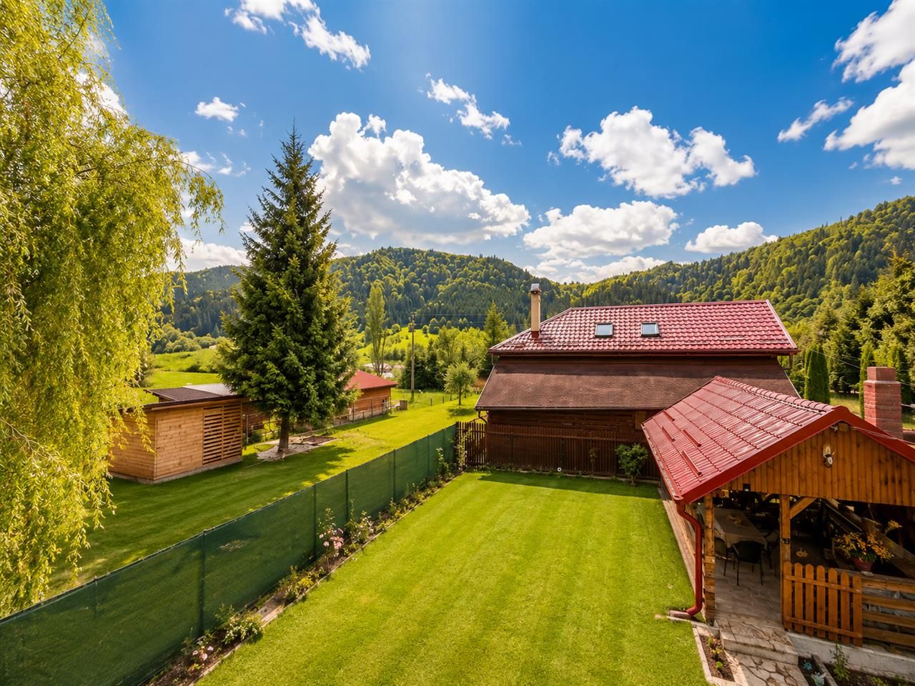 Cocheta casuta,mobilata,accesorizata, garaj,gradina,foisor,Lunca Bradului,Mures - Poză 5