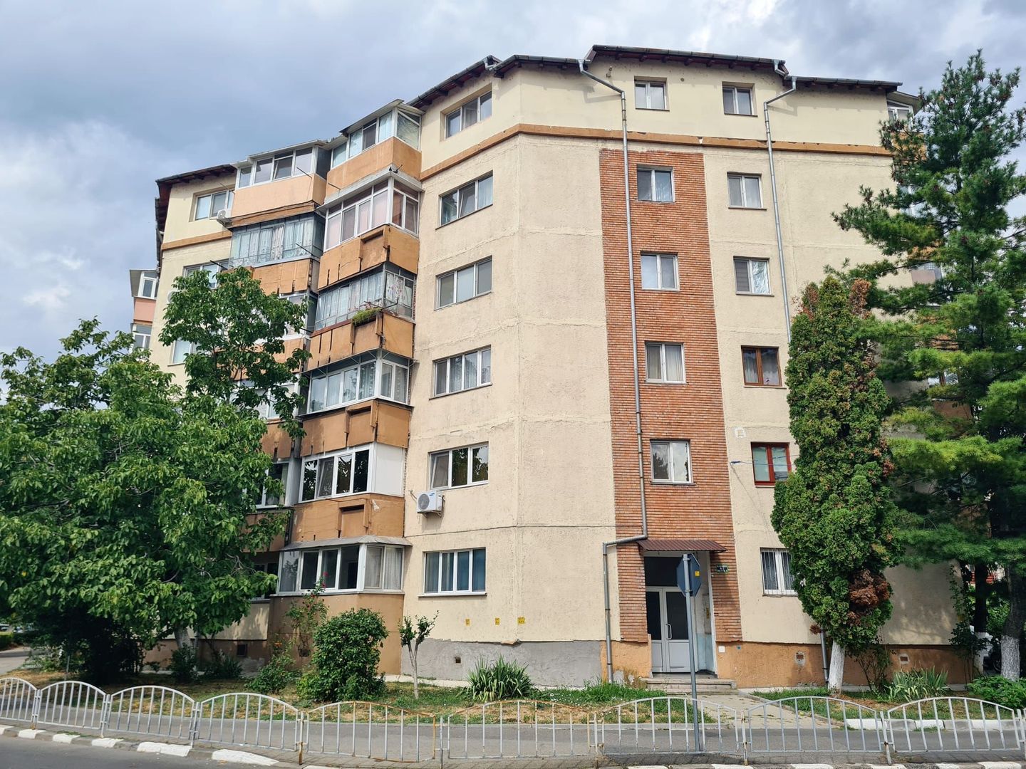 Apartament 3 camere - Centru - Etaj 4/5 - Poză 1