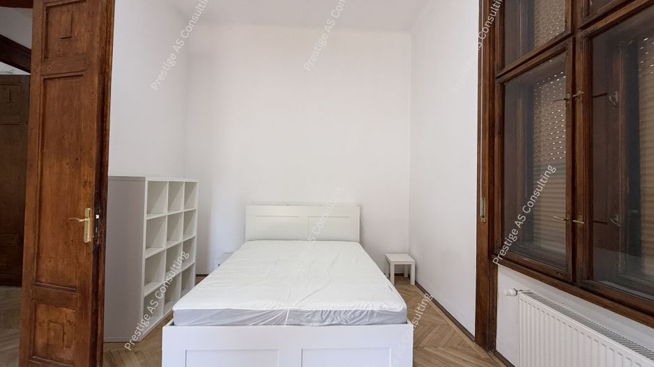 Apartament Patrimonial 150 mp | Balcon cu vedere directa spre Piata Victoriei - Poză 8