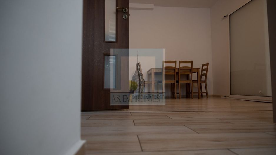 Apartament elegant în zona centrală, cu curte și intrare individuală - Poză 3