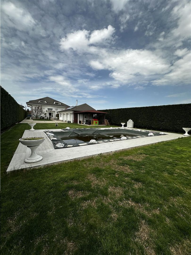 Vila lux cu piscina Sanmartin - Poză 1