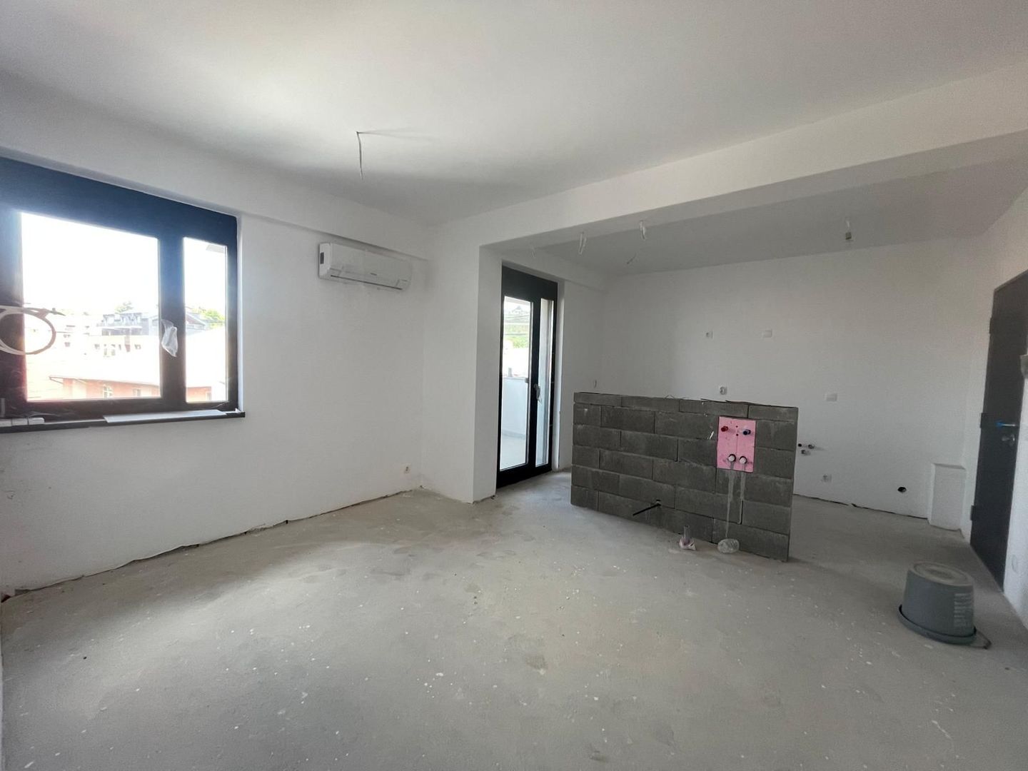 Oază urbană lângă Parcul Brătianu–apartament modern cu terasă spațiosa - Poză 9
