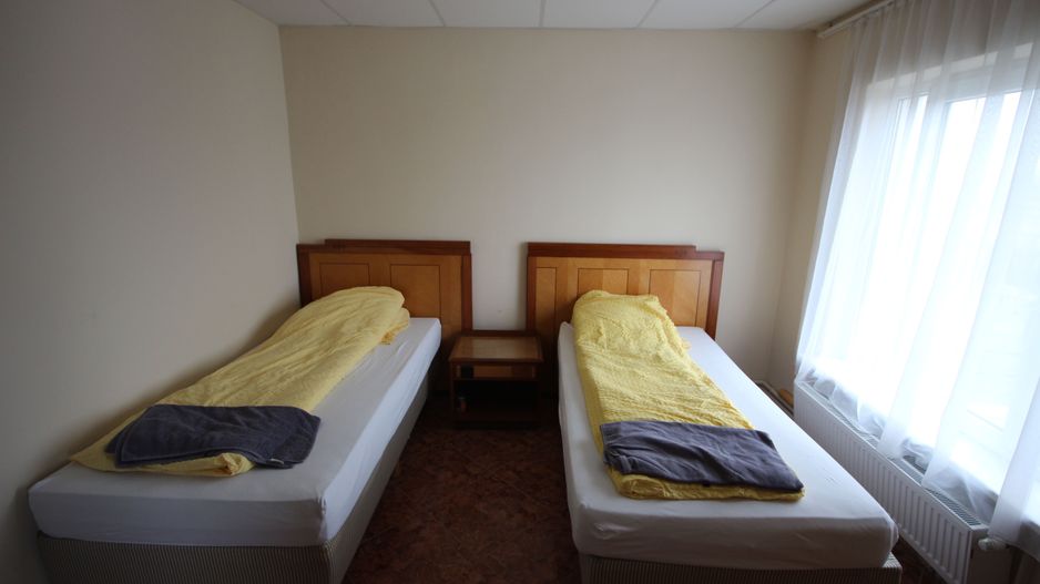 Vila  destinatie camin batrani - Poză 3