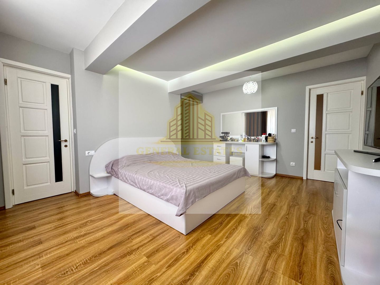 Vânzare apartament cu 3 camere - 130 m.p - în Zona CUG, Iași. - Poză 10