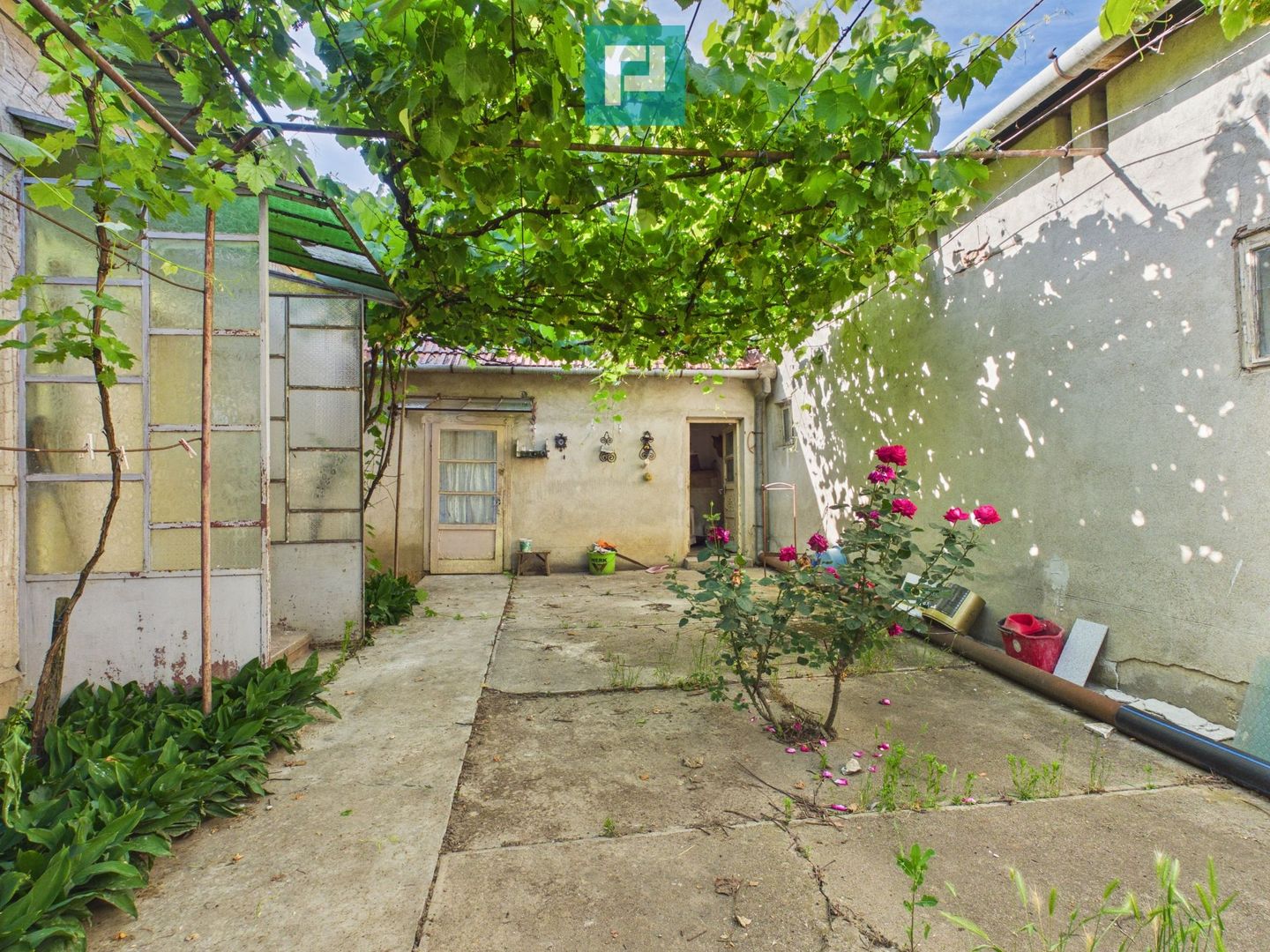 Casă cu 4 camere și teren de 2880 mp în Fiscut - Poză 13