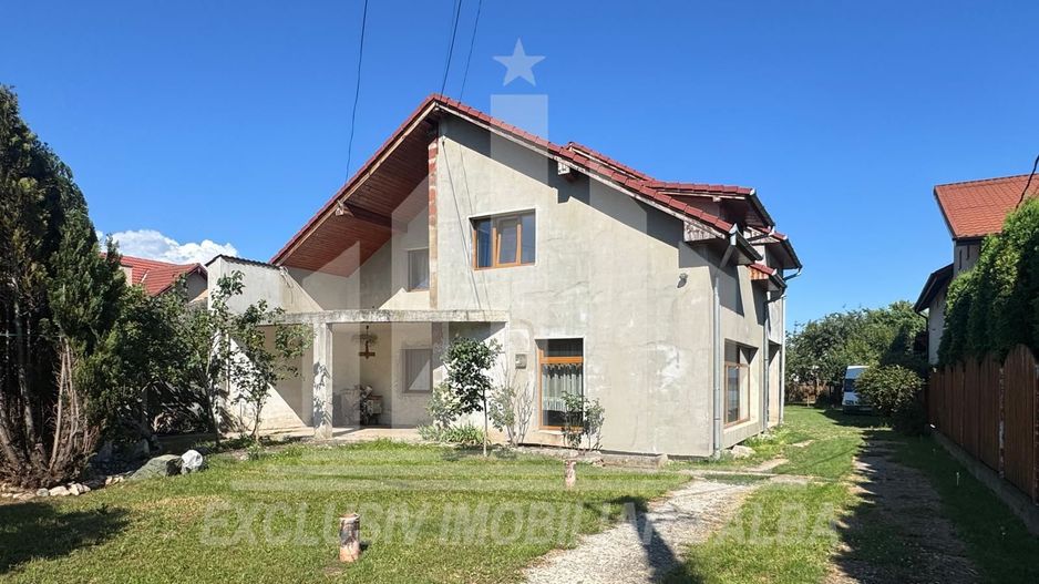 Casa individuala | 398 mp | 900 mp teren | Cetate - Poză 1