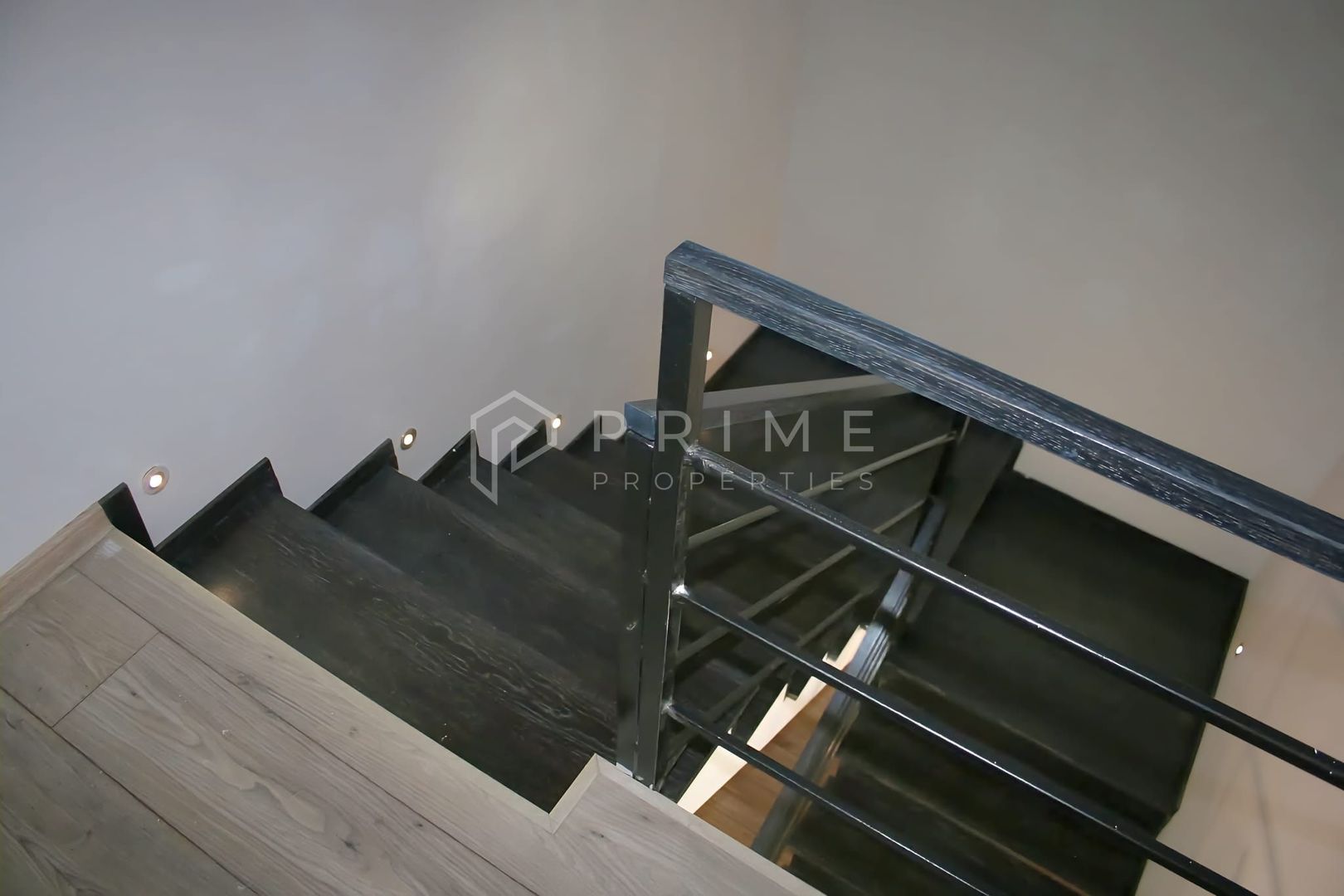 Casă tip duplex complet amenajată si mobilată | șemineu și garaj | - Poză 6