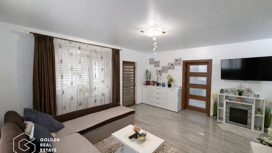 Vila la cheie, 3 camere Mandruloc, 1055mp teren, garaj, la 13 km de Arad - Poză 2