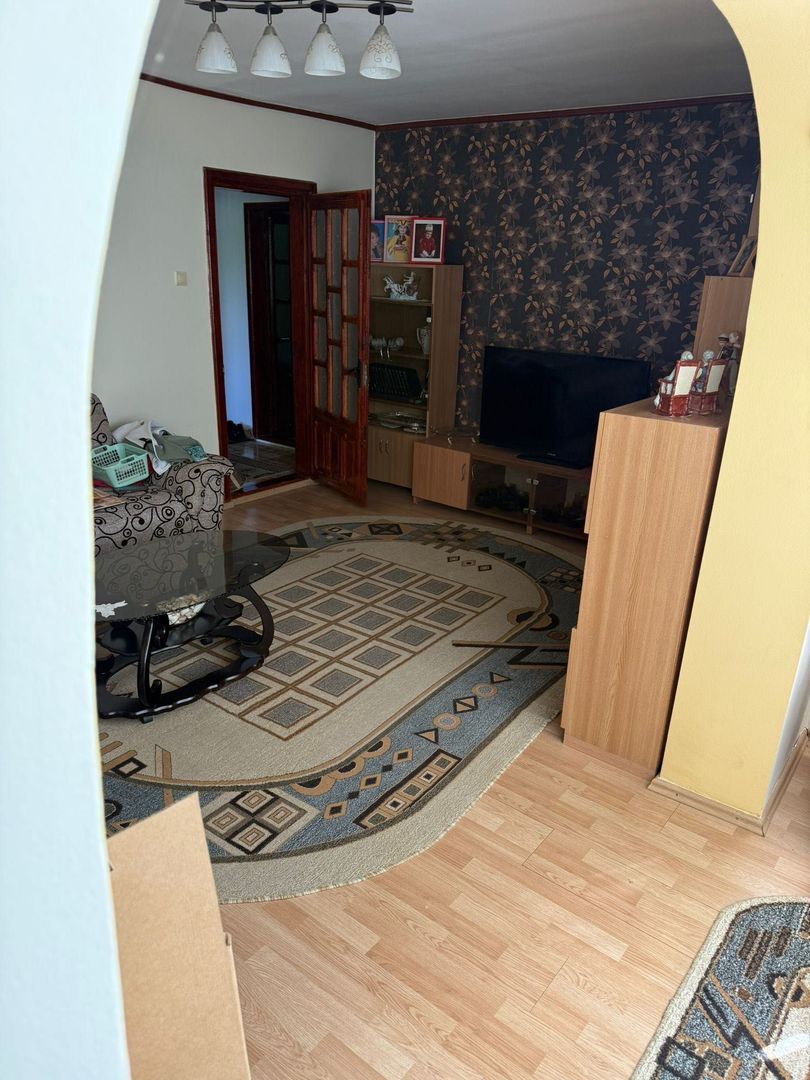 Apartament 3 camere Decomandat Rovine etaj 2/4 - Poză 3