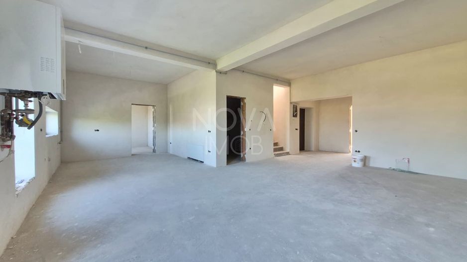 Casa generoasa cu 7 camere, 3 bai, dressing si parcare – Sura Mica - Poză 8