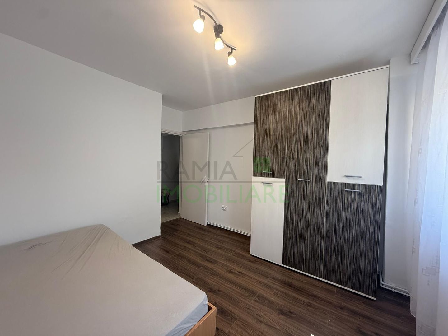 Apartament 3 Camere Decomandat, Etaj 1, Tractorul - Poză 8