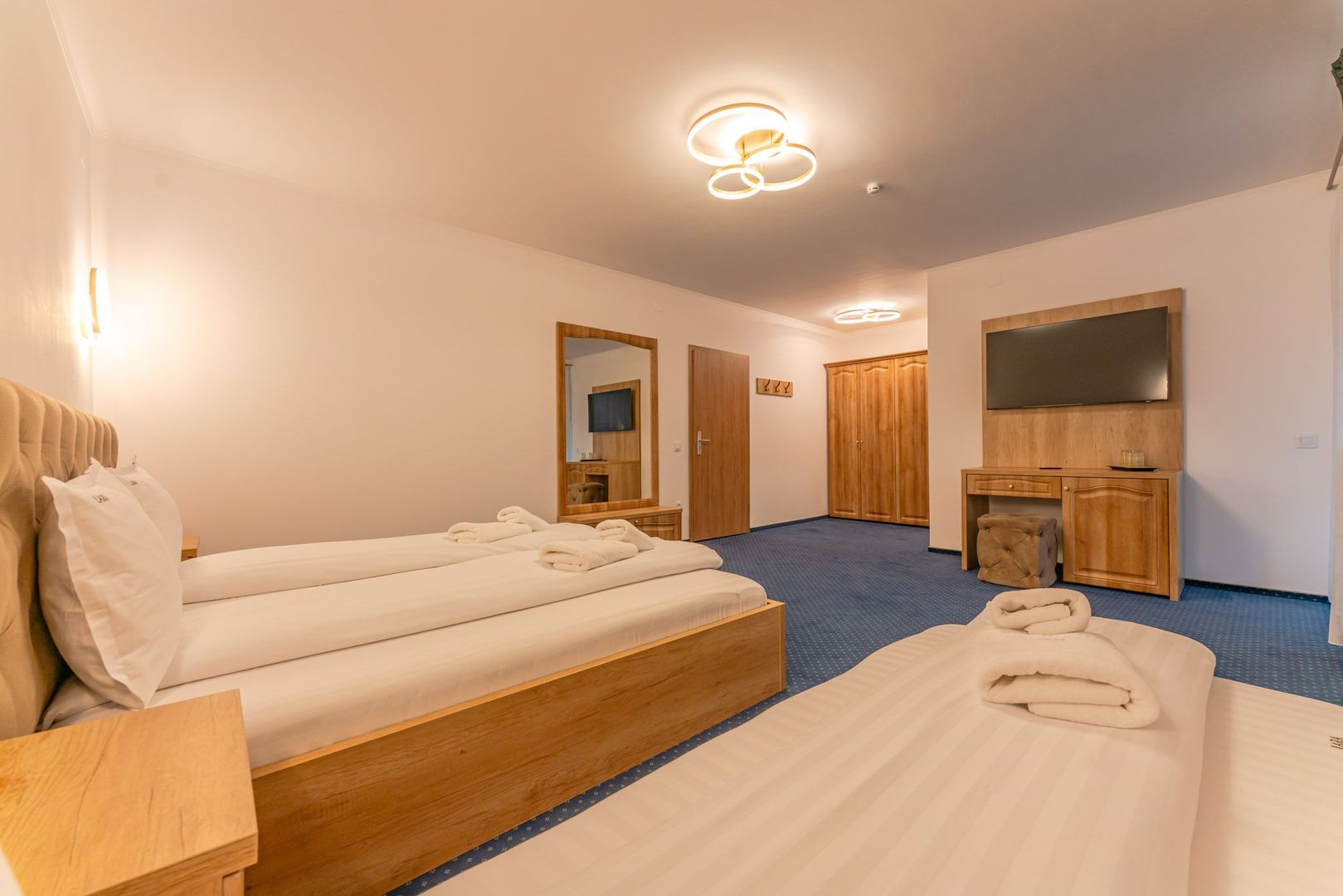 Pensiune Râșnov, 13 camere plus locuință proprietar, zonă Cetate - Poză 46