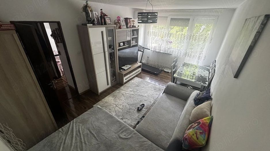 BRASADAS vinde ap 3 cam etaj 3/4 Carpați 1. - Poză 1