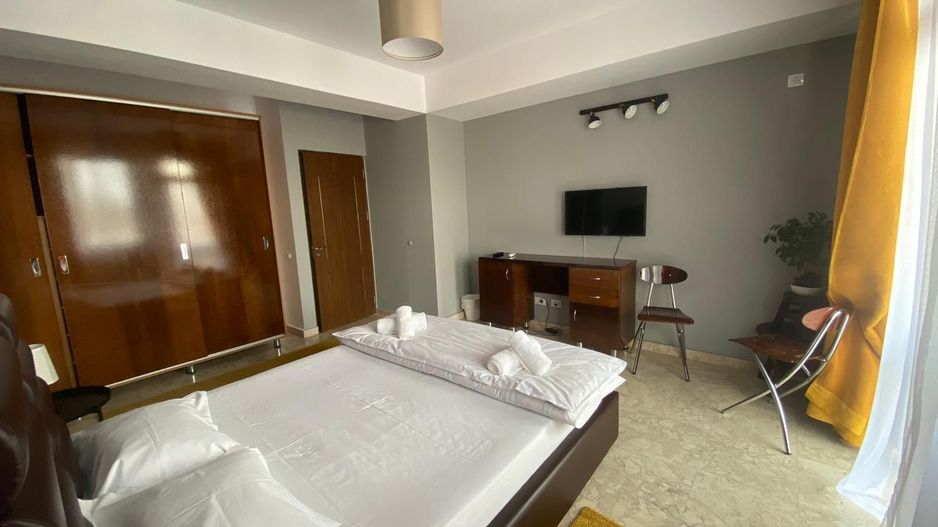 Apartament -220mp + terasa 200mp sector 4 Pasaj Marasesti an bloc 2000 - Poză 7