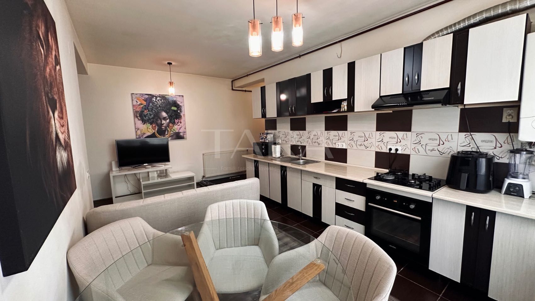 Apartament cu 3 camere, complet mobilat și utilat – strada Eroilor. - Poză 1
