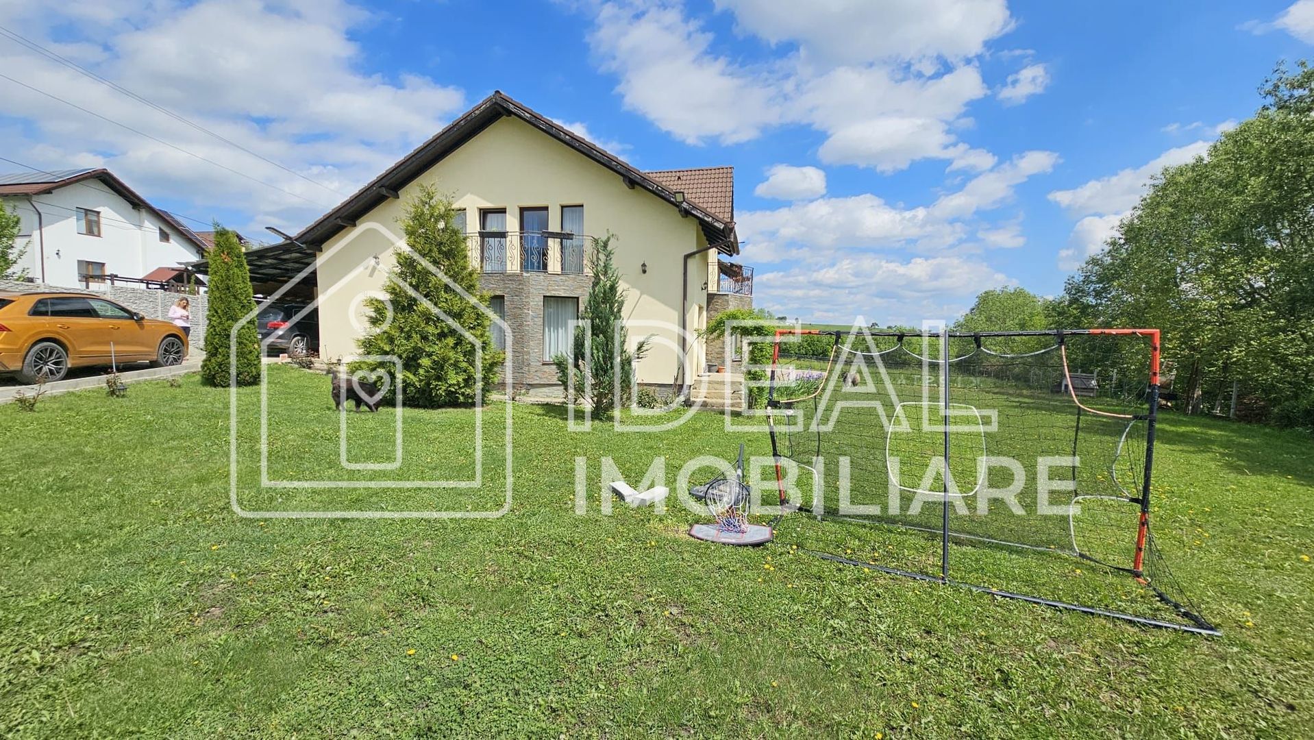 Vila Moderna cu 5 camere, garaj si 921 mp de curte, in Tocile - Poză 2