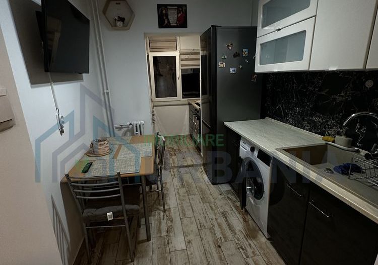 Inchiriez apartament 2 camere,decomandat,48 mp - Poză 2