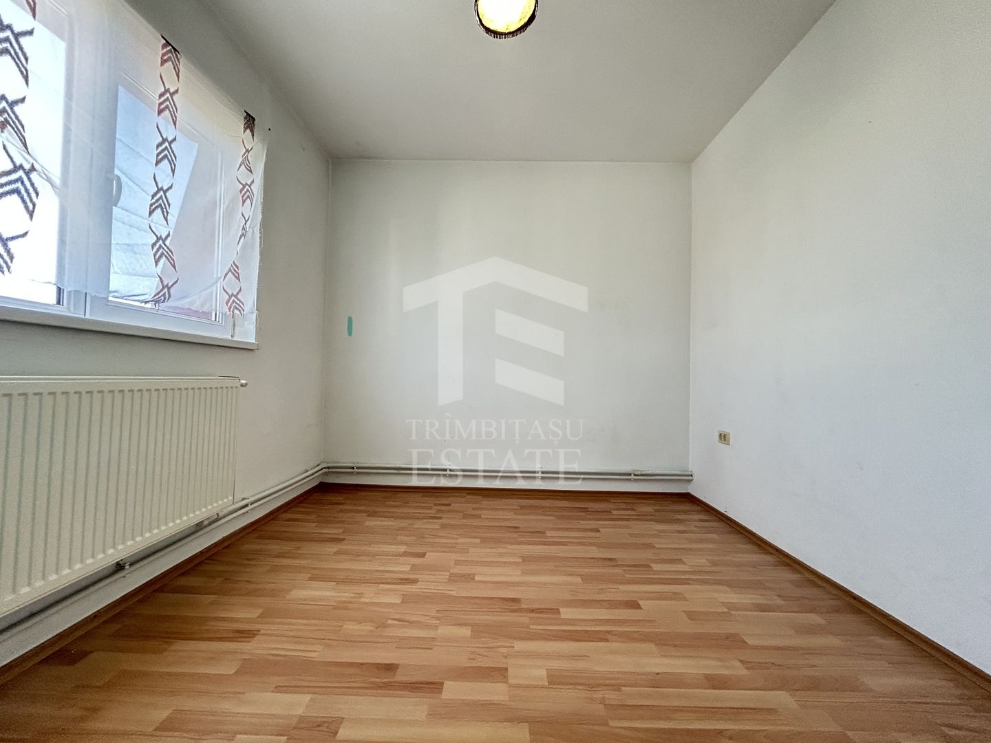Apartament cu 2 camere de vânzare la mansardă în zona Poarta 6 - Poză 7