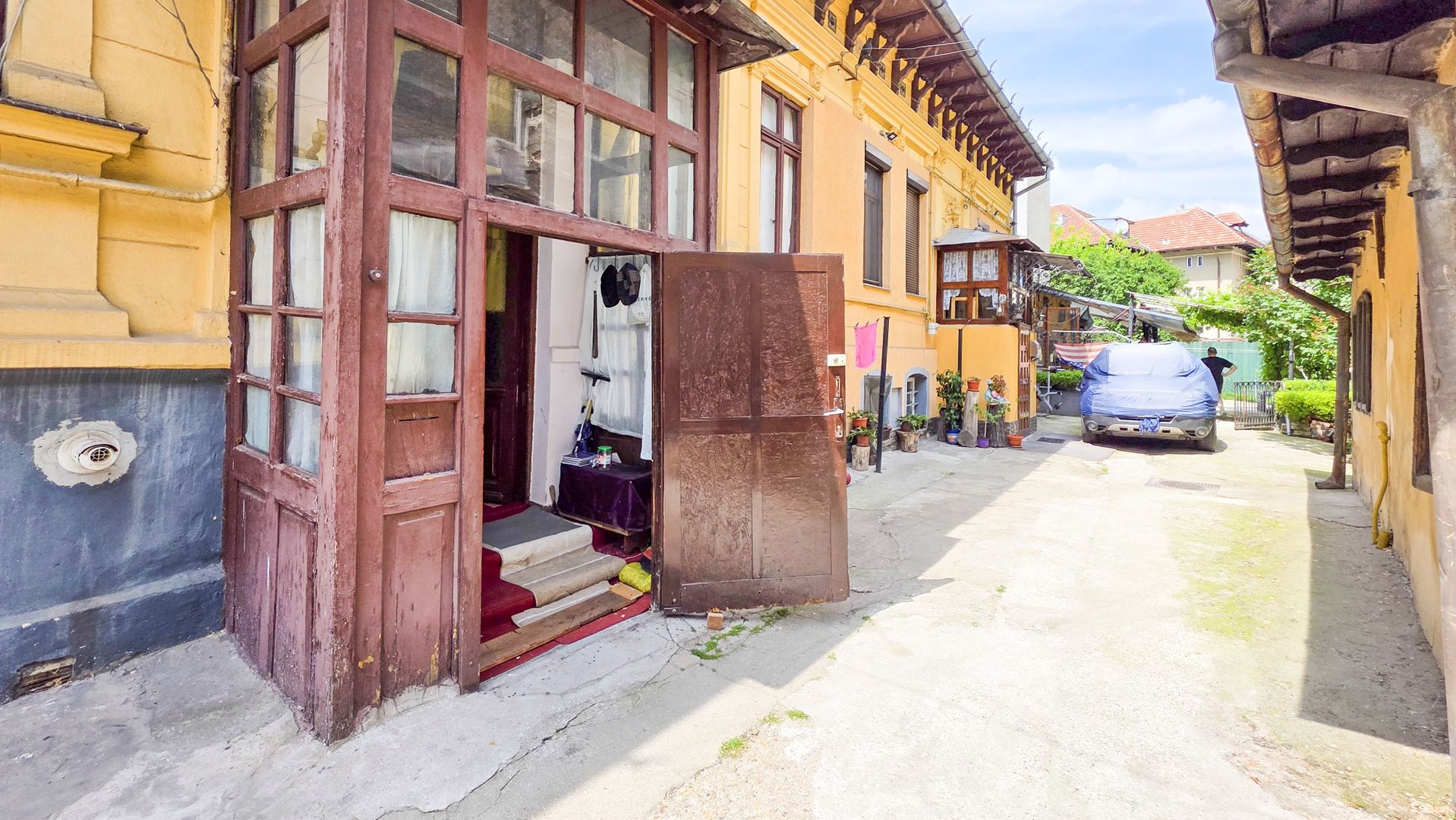 Apartament 3 Camere în Casă | Bd. Dacia 127 | Garaj + Curte - Poză 1