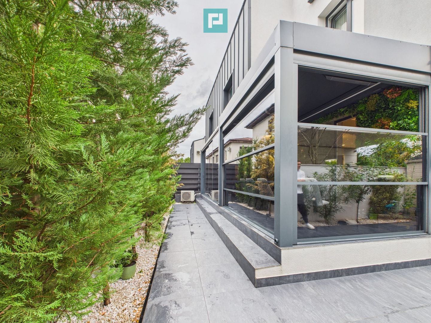 Casă modernă cu 5 camere, 4 băi și terasă închisă – Otopeni, central - Poză 32