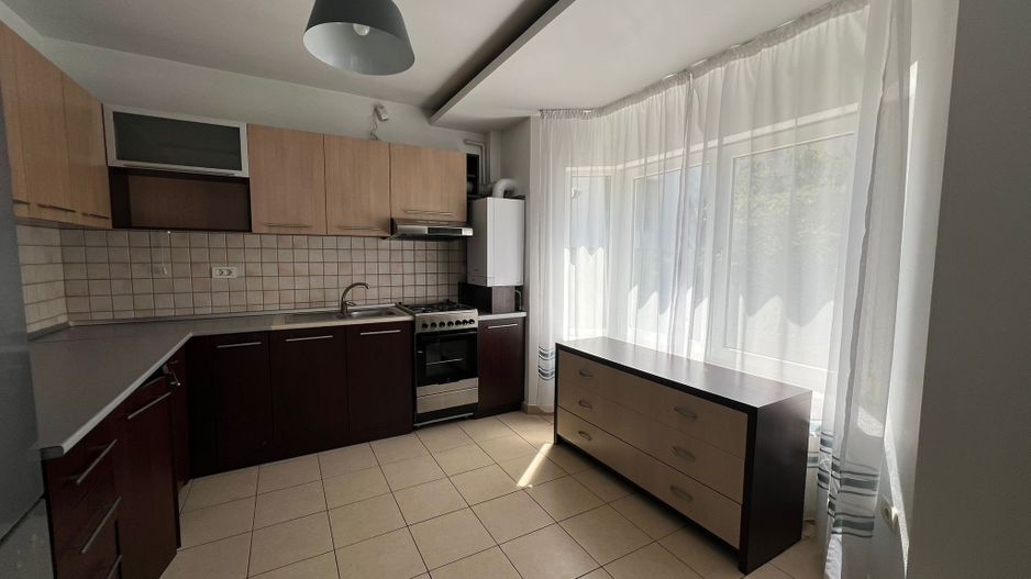 De inchiriat! Apartament spatios, zona exceptionala! - Poză 2