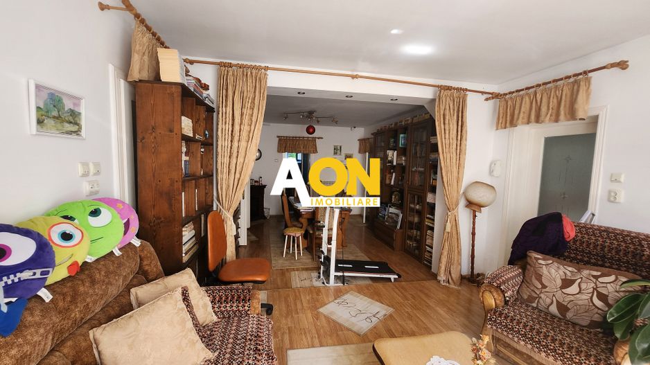 De vanzare casa 5 camere, 655mp teren, zona Cetate - Poză 3