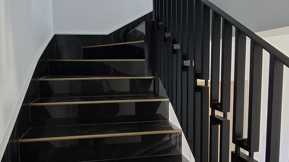 Duplex spatios cu garaj si pereti dublii - Poză 11