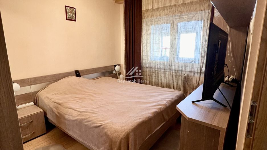 Zona Cireșica/Apartament 3 camere/2băi,balcon,logie,cămară,debara - Poză 11