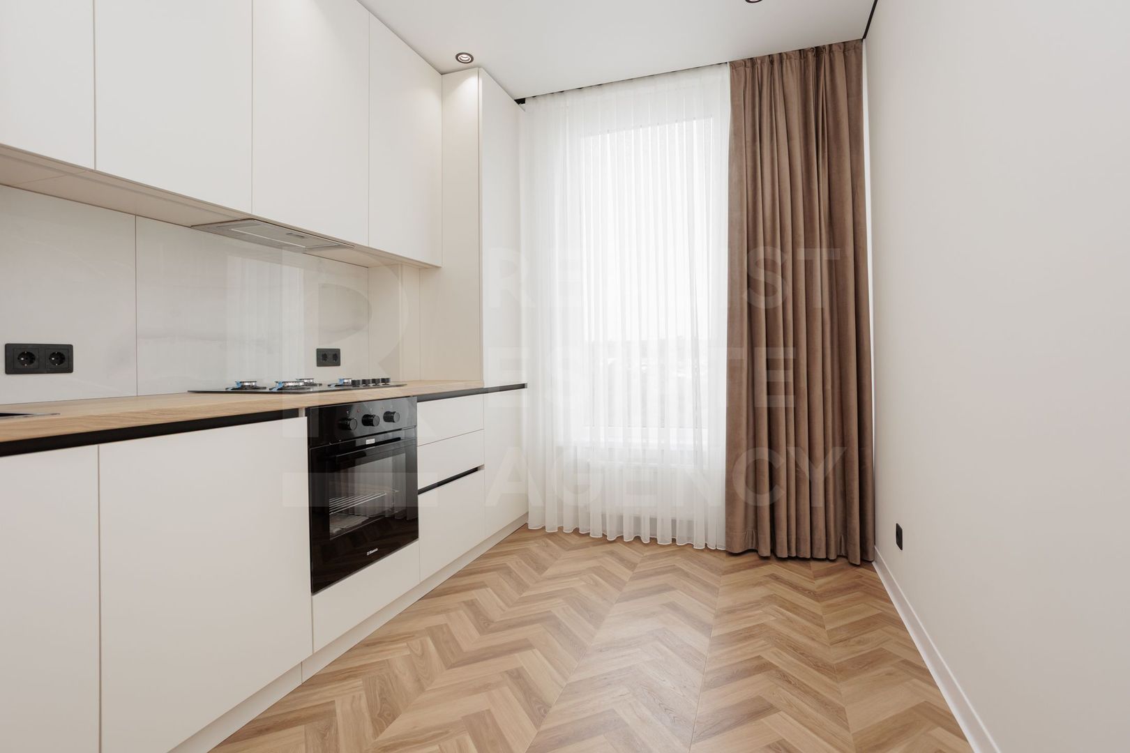 Vânzare, apartament 2 camere, str.  Valea Apelor, Botanica - Poză 1