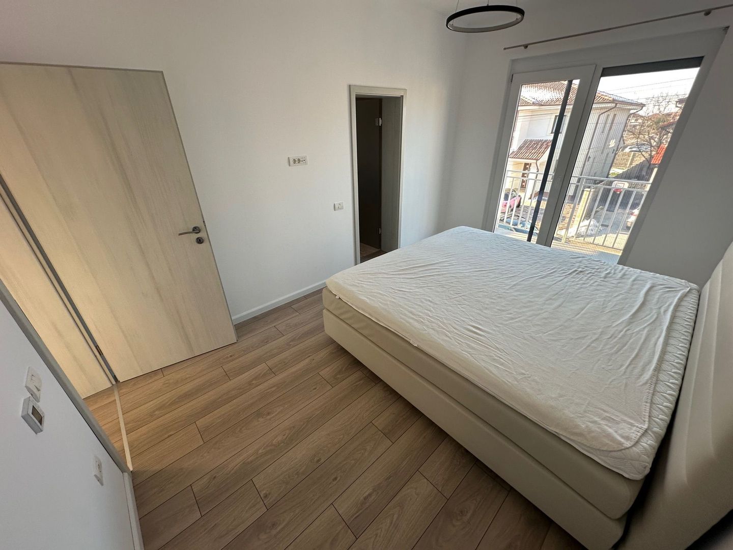 Duplex despărtit  prin garaj zona Ikea - Poză 29