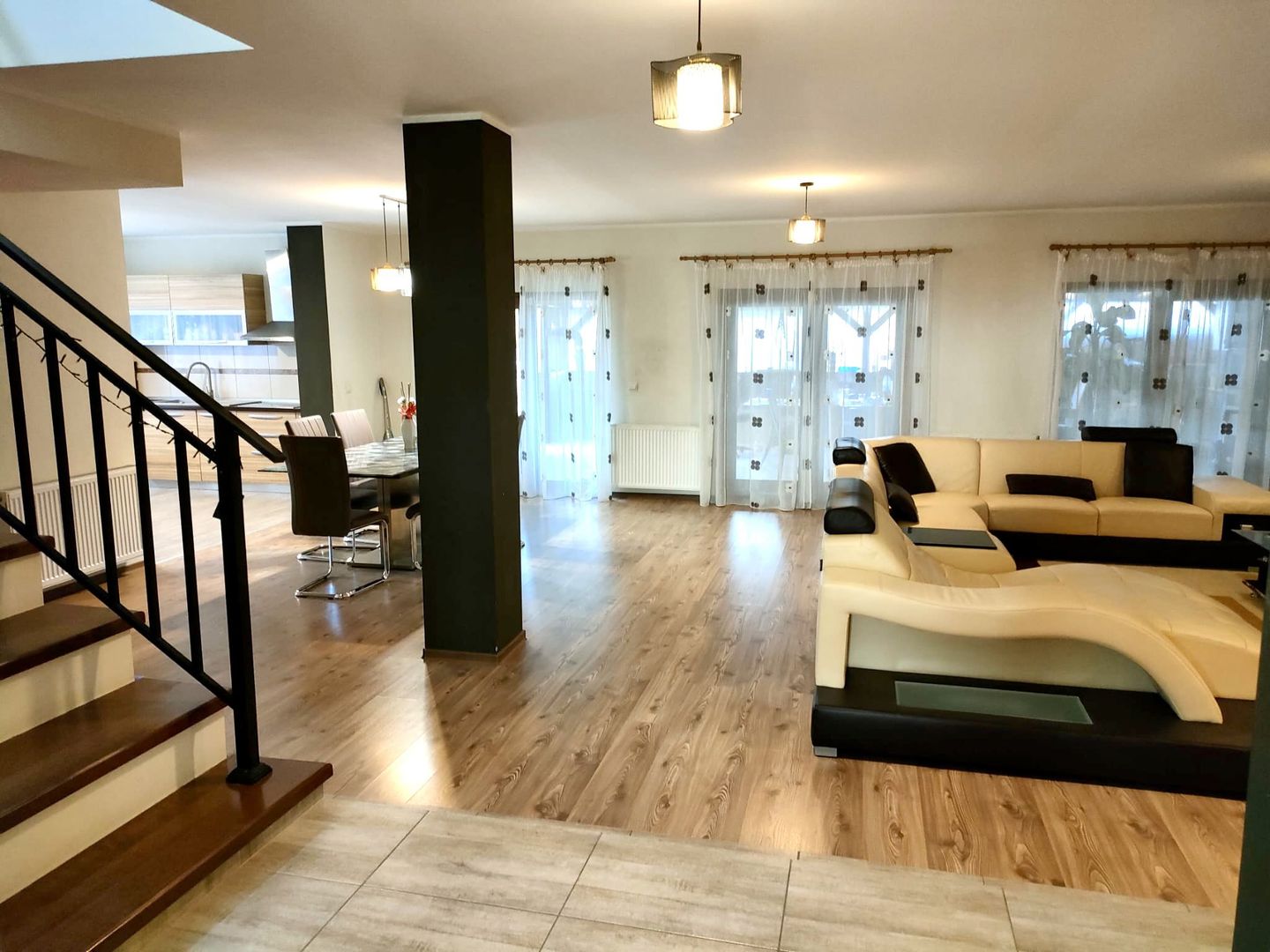 CASA SPATIOASA - Poză 1