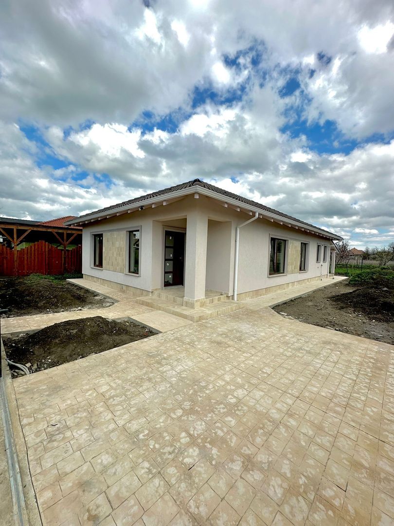 Individuala Parter Sanmihaiu Roman,4 Camere,2 Bai,Proiect Modern,Curte Amenajata - Poză 1