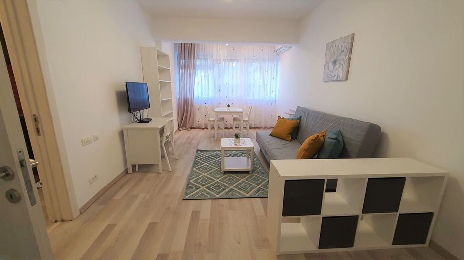 Studio de vanzare - Poză 1