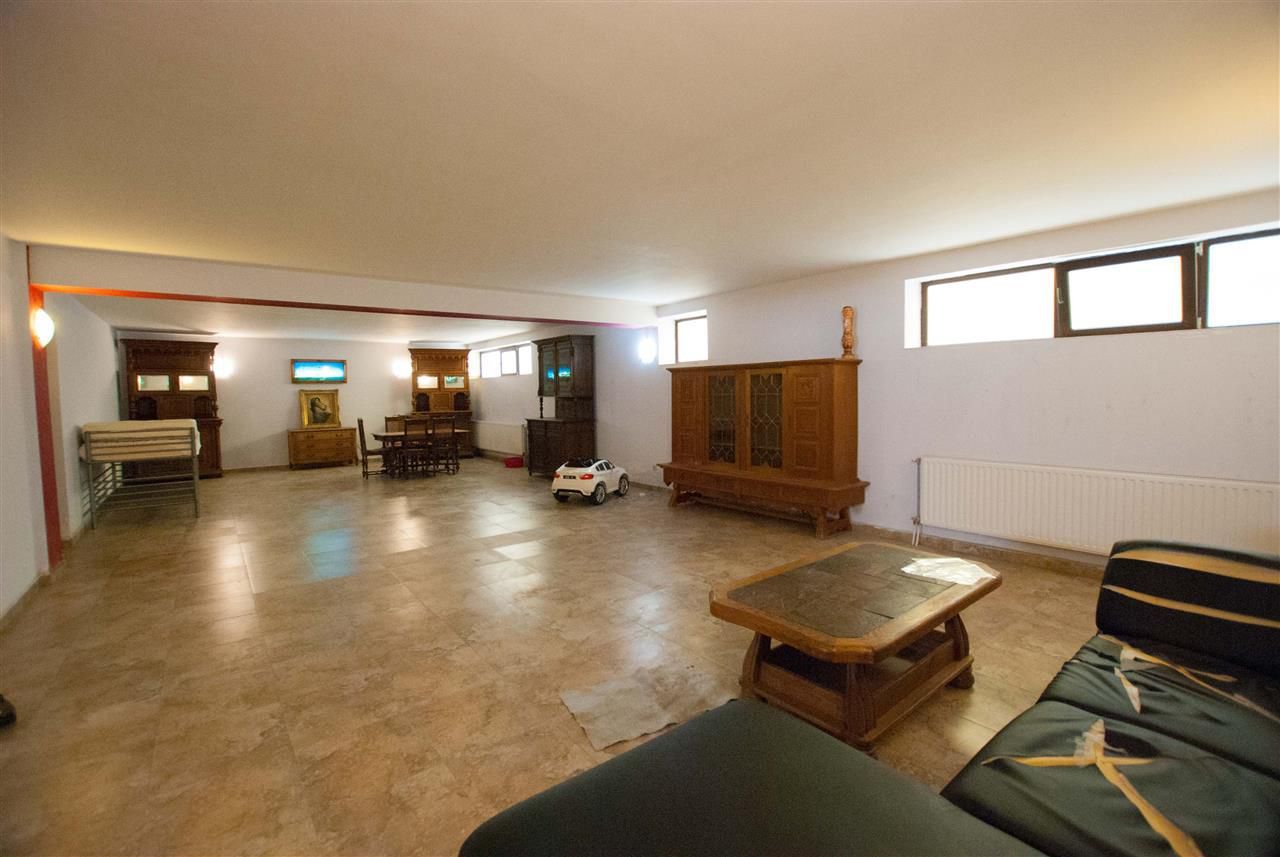 Casa 15 camere 846 mp utili 720 mp teren - Poză 8