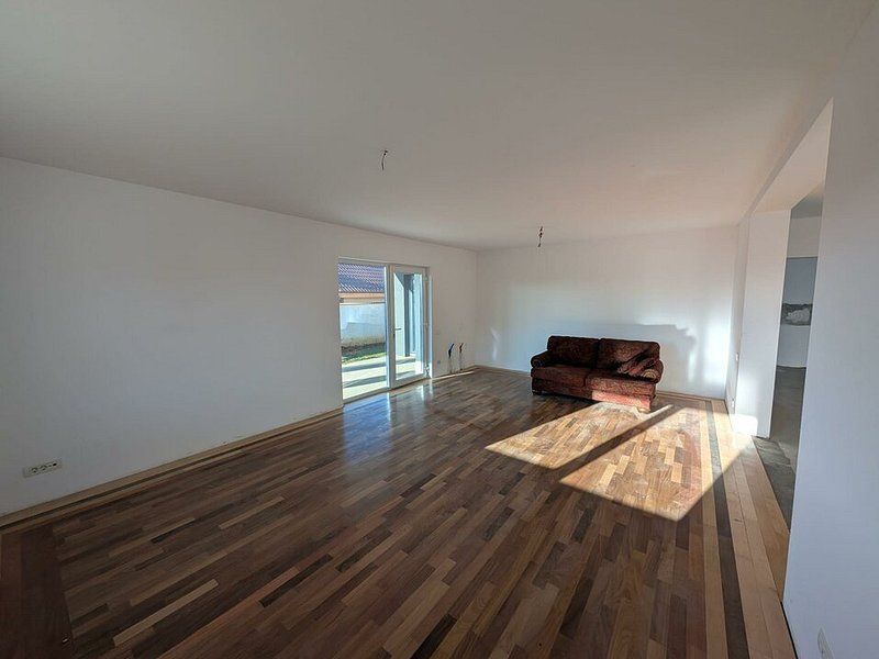 Casă Spațioasă 242 mp Utili și 600 mp Teren – Dragomirești-Deal - Poză 7