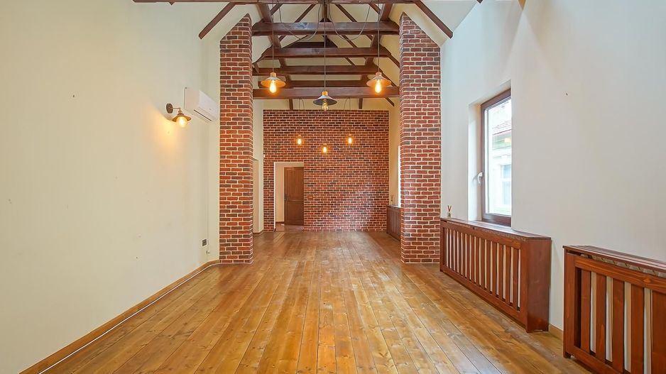 Casa de vanzare in centrul Brasovului - curte privata si pivnita - Poză 2