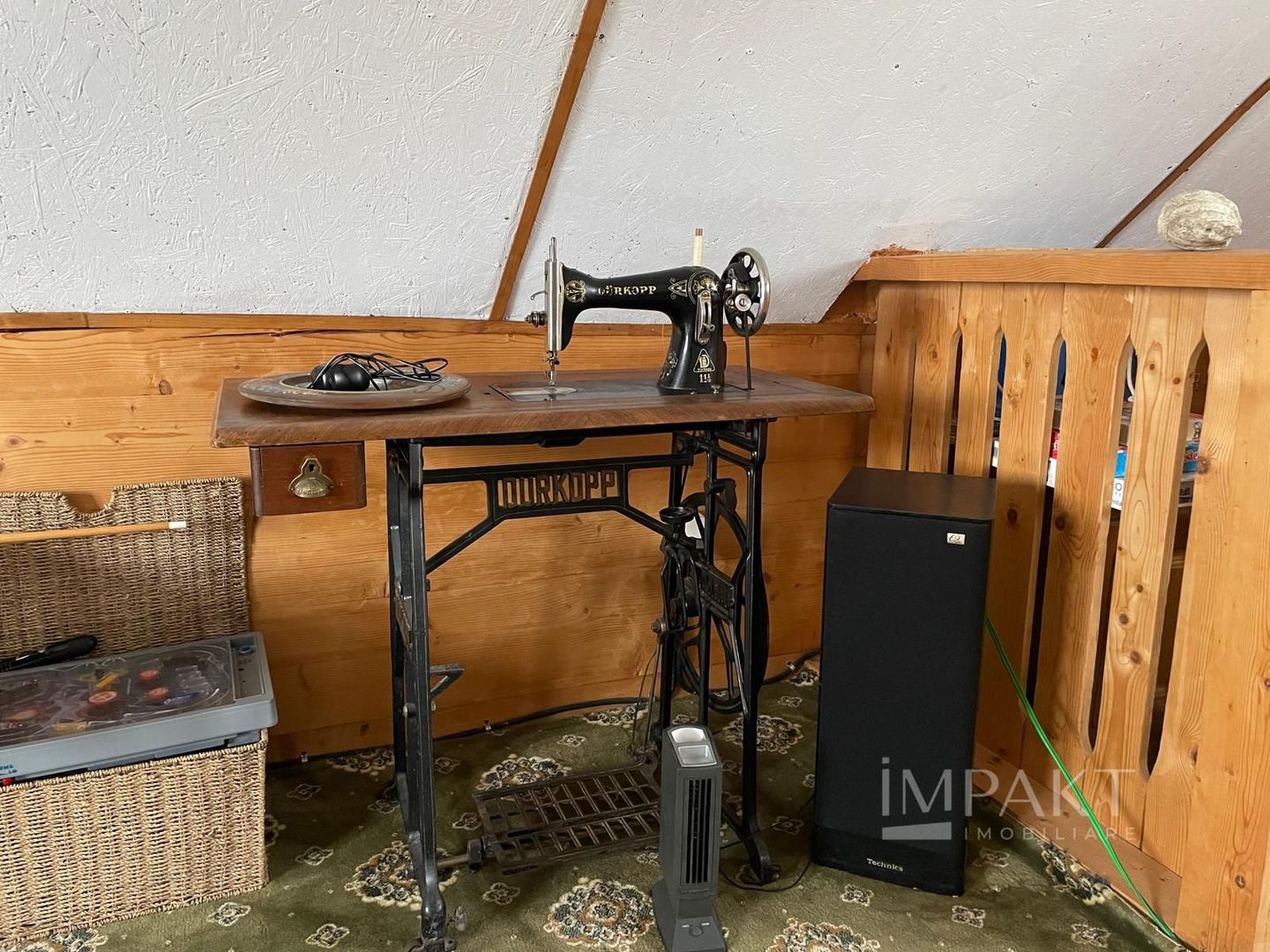 Cabana din lemn cu panorama superba asupra Florestiului - Poză 5