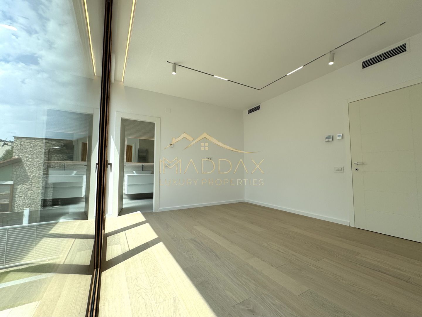 Vila cu 6 camere *575mp* / 2 locuri parcare // Pipera- Iancu Nicolae - Poză 31