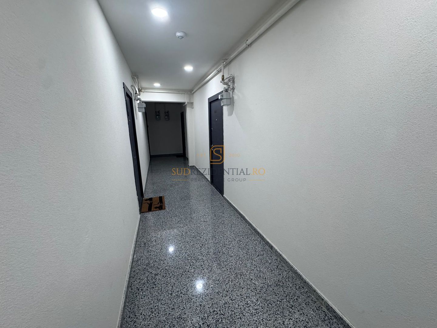 Apartament cu o camera, piscina exterioara, metrou Berceni - Poză 12